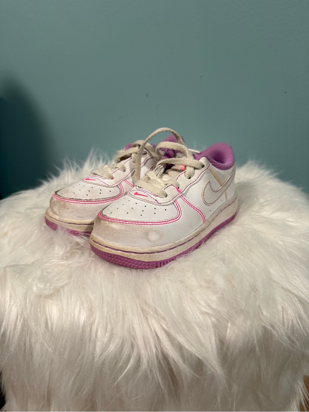 Nike Kids White and Pink Low-Top Sneakers